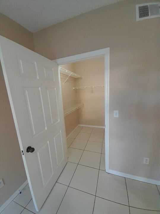 出租: $1,850 (2 贝兹, 2 浴室, 1051 平方英尺)