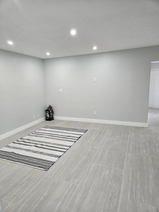 For Rent: $3,500 (3 beds, 2 baths, 1315 Square Feet)