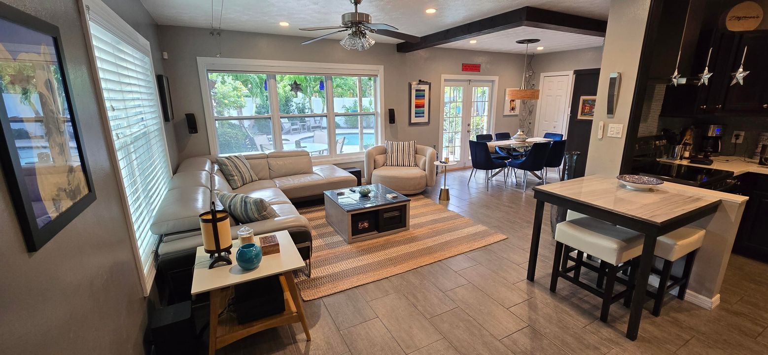 En Venta: $734,000 (3 camas, 2 baños, 1188 Pies cuadrados)