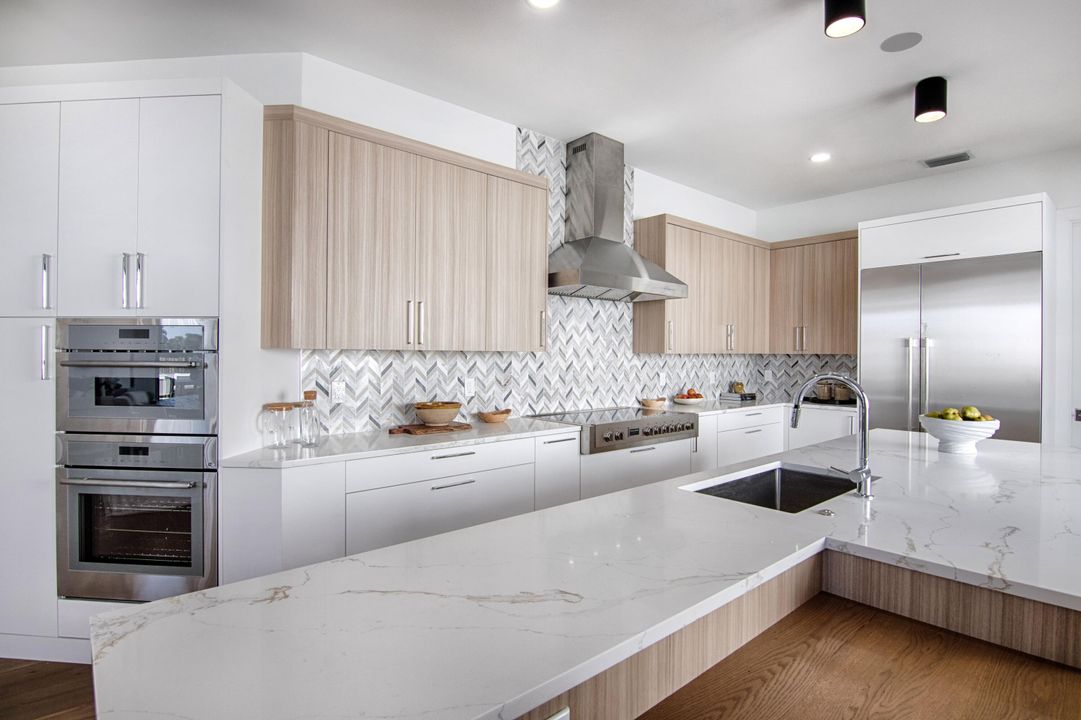 En Venta: $2,850,000 (3 camas, 3 baños, 2411 Pies cuadrados)