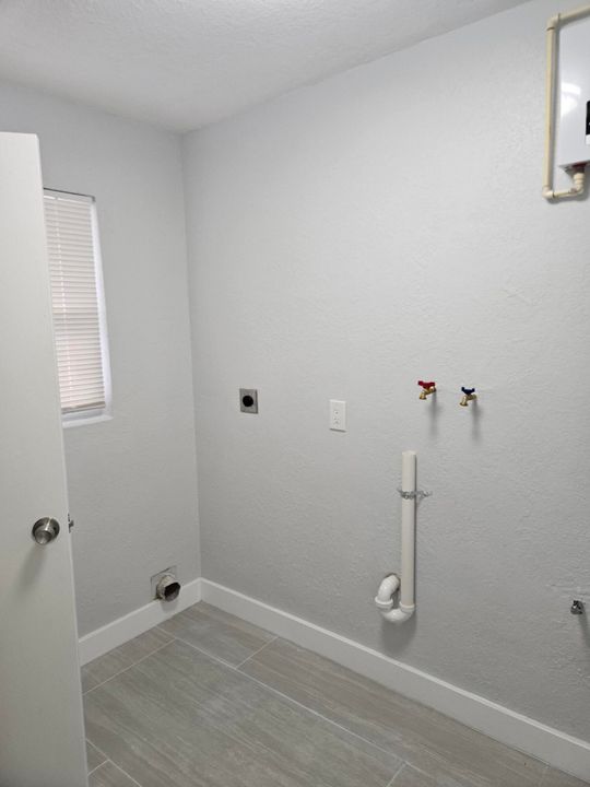 For Rent: $3,500 (3 beds, 2 baths, 1315 Square Feet)