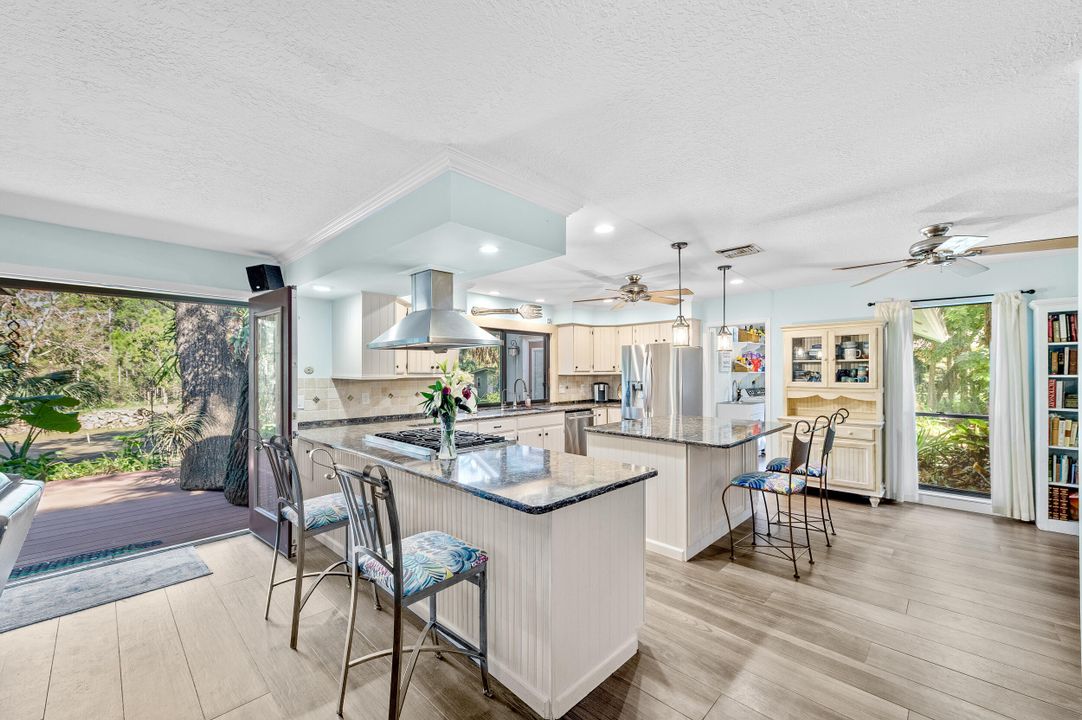 На продажу: $775,000 (3 спален, 3 ванн, 2450 Квадратных фут)