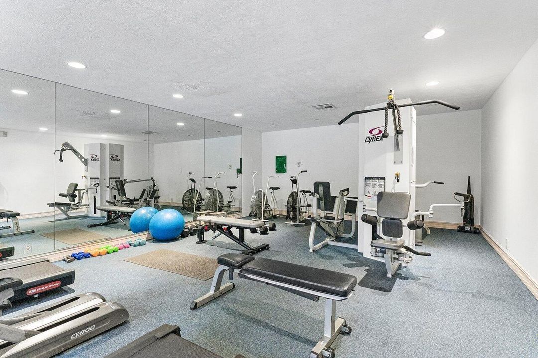 出租: $2,500 (2 贝兹, 2 浴室, 1130 平方英尺)