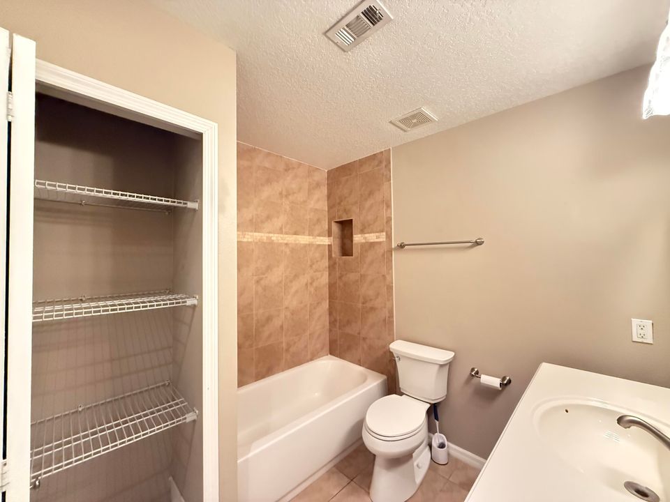 出租: $2,450 (3 贝兹, 2 浴室, 1513 平方英尺)