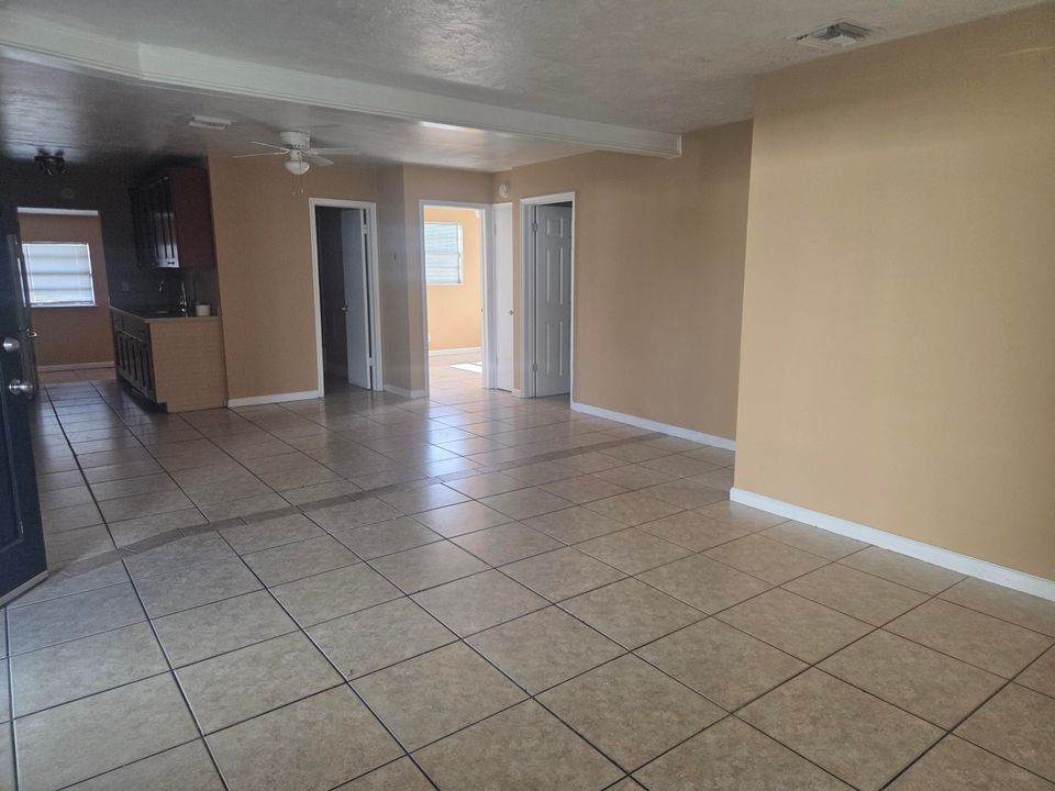 En Renta: $2,500 (4 camas, 2 baños, 1308 Pies cuadrados)