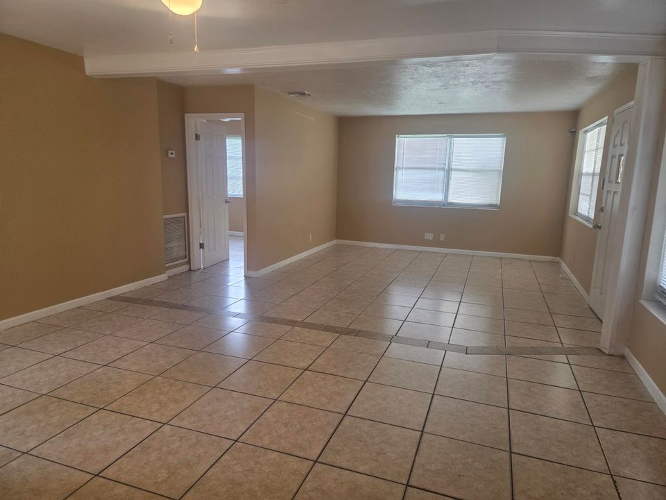 En Renta: $2,500 (4 camas, 2 baños, 1308 Pies cuadrados)