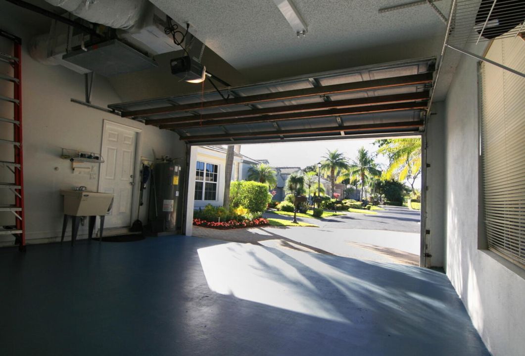 En Venta: $579,900 (3 camas, 3 baños, 2411 Pies cuadrados)