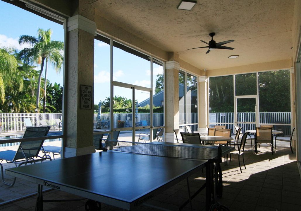 En Venta: $579,900 (3 camas, 3 baños, 2411 Pies cuadrados)