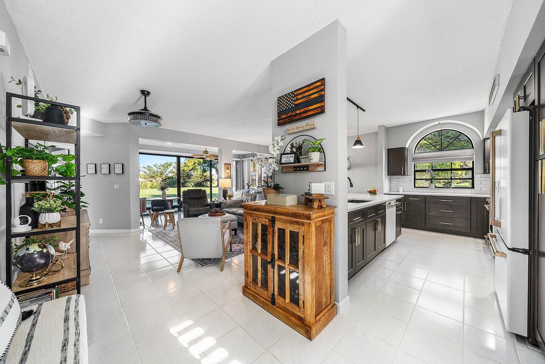 For Sale: $199,000 (2 beds, 2 baths, 1268 Square Feet)