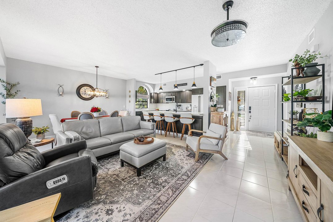 For Sale: $199,000 (2 beds, 2 baths, 1268 Square Feet)