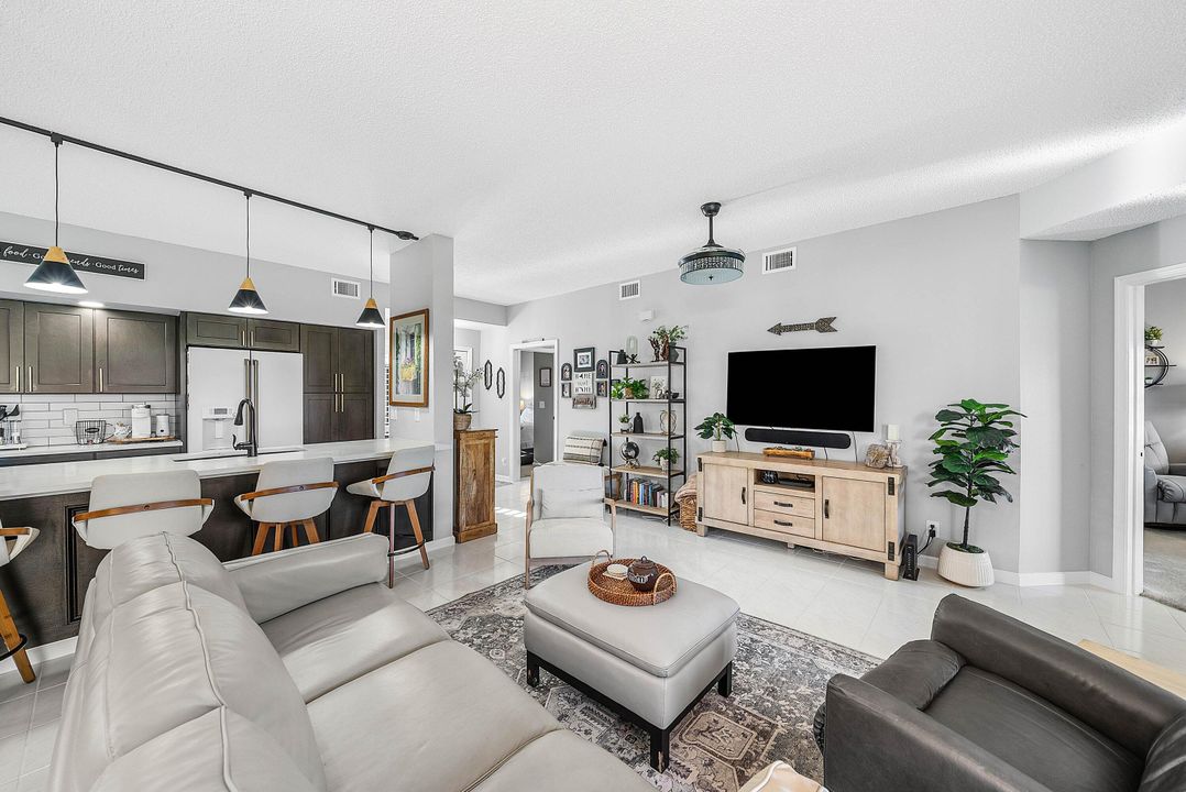 For Sale: $199,000 (2 beds, 2 baths, 1268 Square Feet)