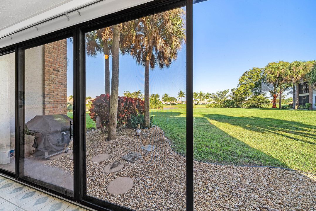 For Sale: $199,000 (2 beds, 2 baths, 1268 Square Feet)