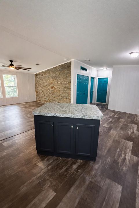 For Sale: $250,000 (2 beds, 2 baths, 1026 Square Feet)