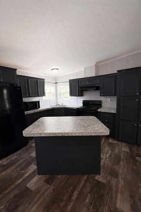 For Sale: $250,000 (2 beds, 2 baths, 1026 Square Feet)