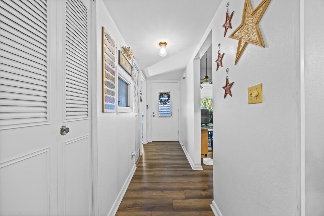 For Sale: $240,000 (2 beds, 2 baths, 1050 Square Feet)