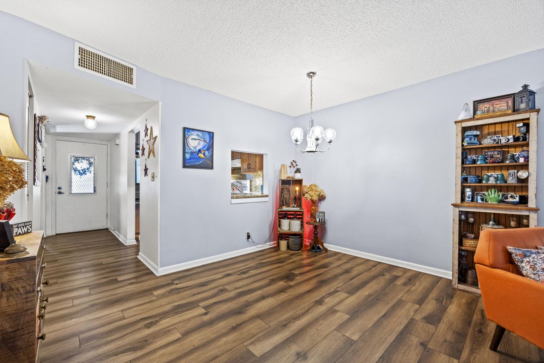 For Sale: $240,000 (2 beds, 2 baths, 1050 Square Feet)