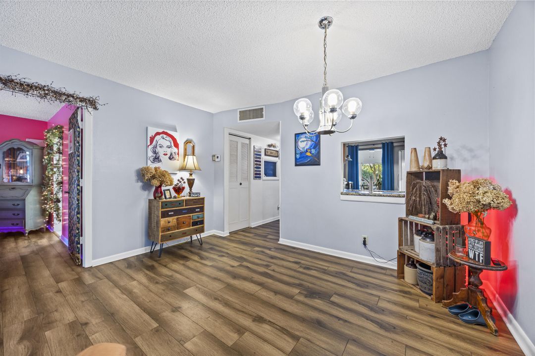 For Sale: $240,000 (2 beds, 2 baths, 1050 Square Feet)