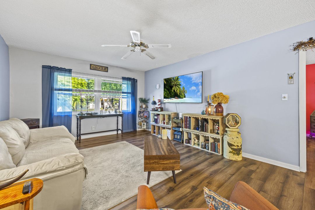 For Sale: $240,000 (2 beds, 2 baths, 1050 Square Feet)