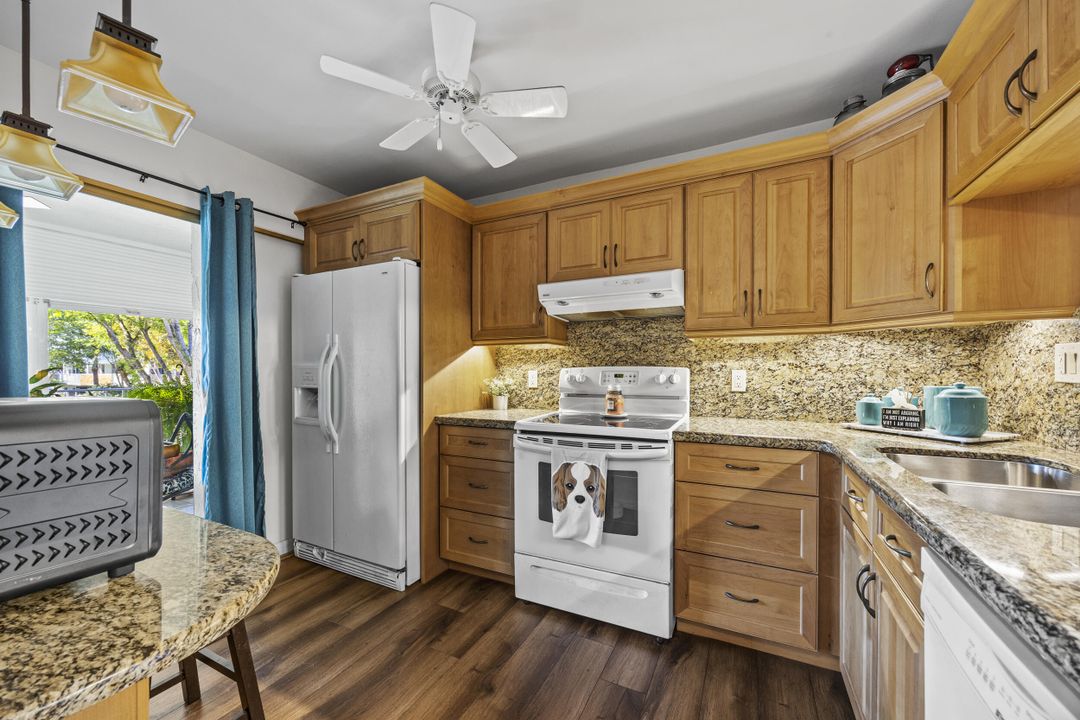 For Sale: $240,000 (2 beds, 2 baths, 1050 Square Feet)