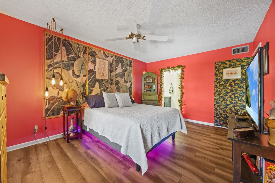 For Sale: $240,000 (2 beds, 2 baths, 1050 Square Feet)