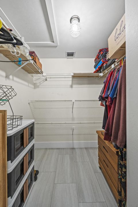 For Sale: $240,000 (2 beds, 2 baths, 1050 Square Feet)