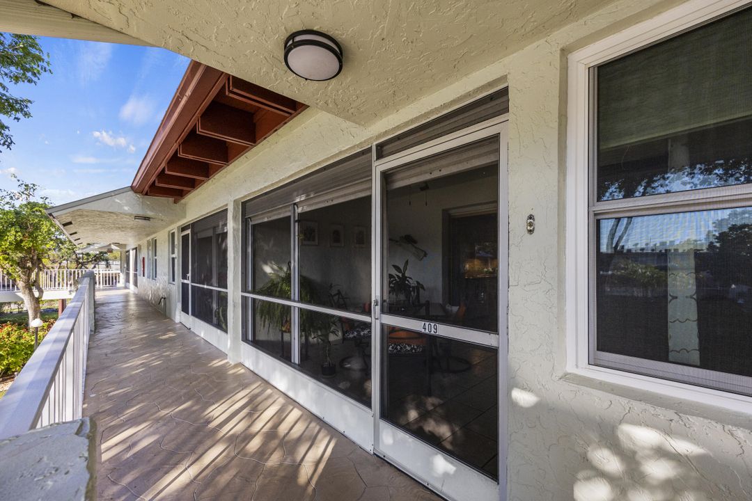 For Sale: $240,000 (2 beds, 2 baths, 1050 Square Feet)