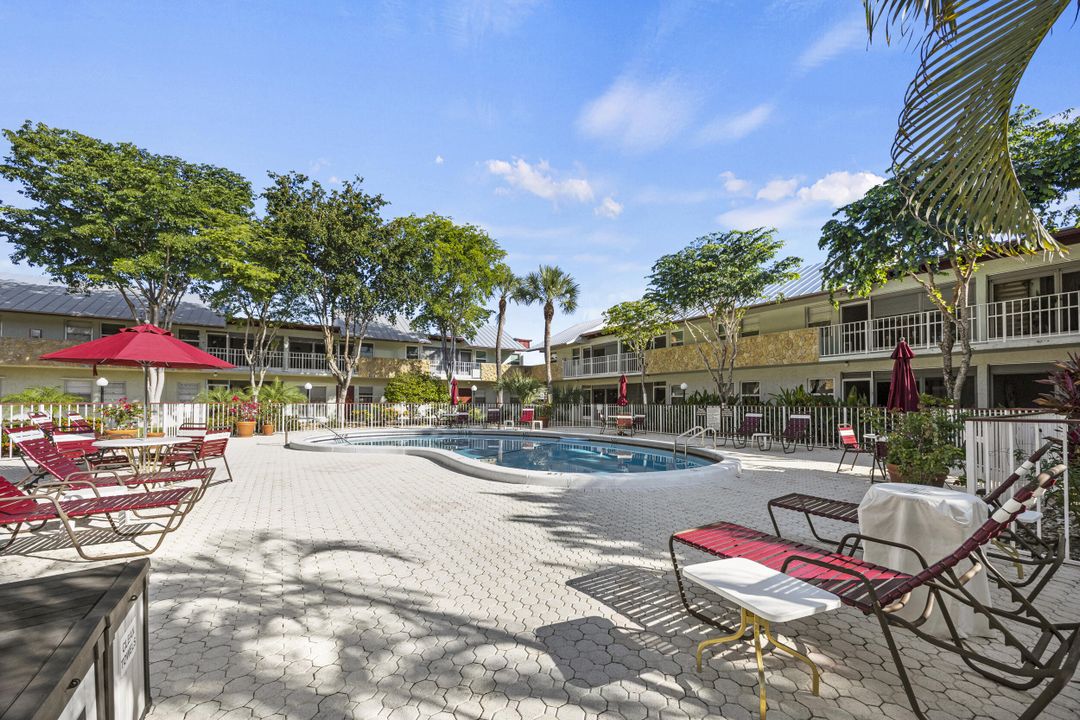 For Sale: $240,000 (2 beds, 2 baths, 1050 Square Feet)