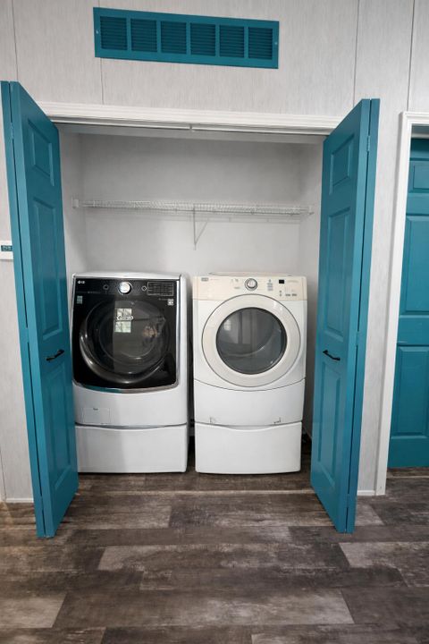 For Sale: $250,000 (2 beds, 2 baths, 1026 Square Feet)