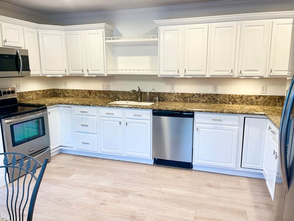 For Rent: $4,800 (4 beds, 2 baths, 1913 Square Feet)