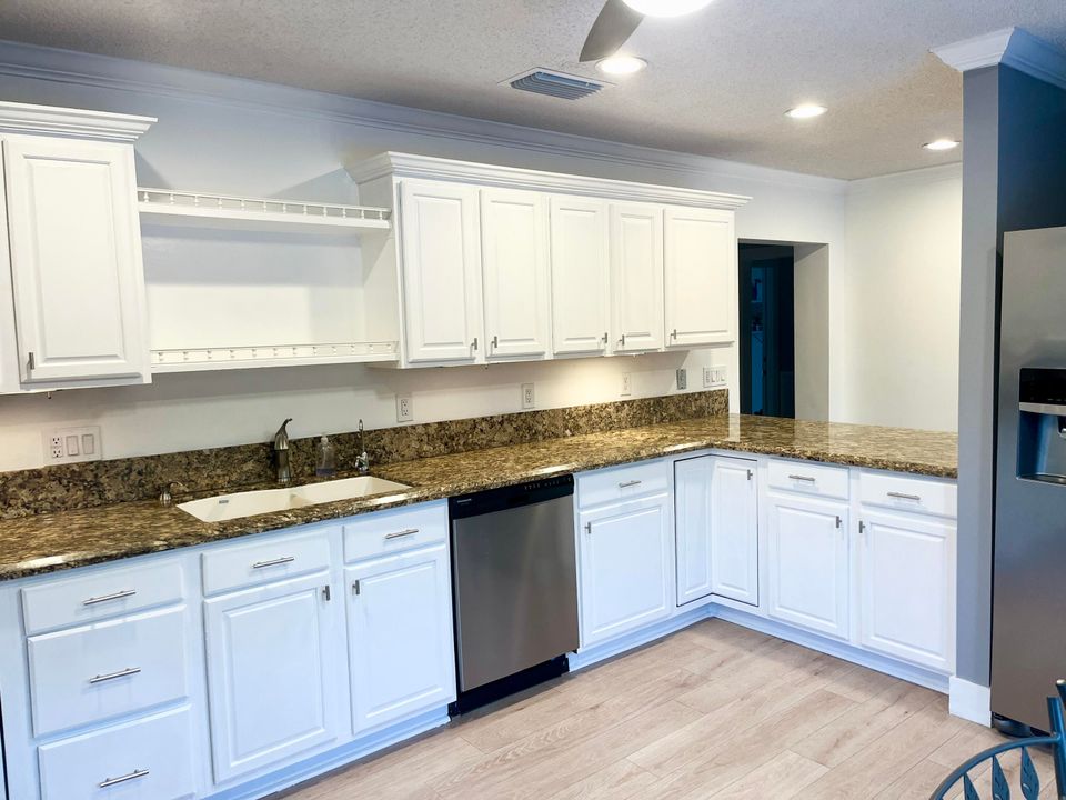 For Rent: $4,800 (4 beds, 2 baths, 1913 Square Feet)