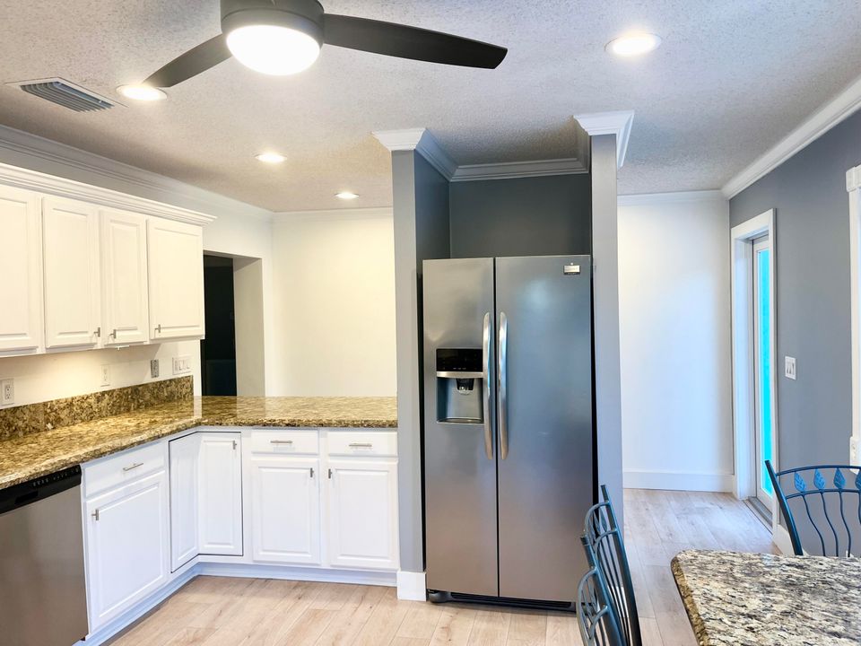 For Rent: $4,800 (4 beds, 2 baths, 1913 Square Feet)