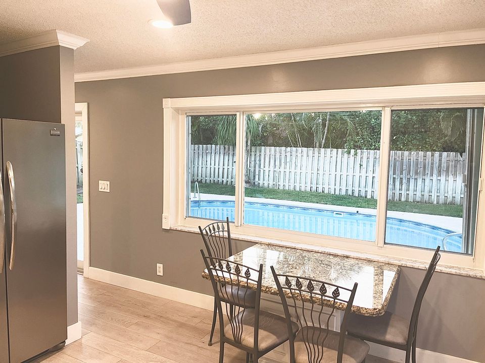 For Rent: $4,800 (4 beds, 2 baths, 1913 Square Feet)