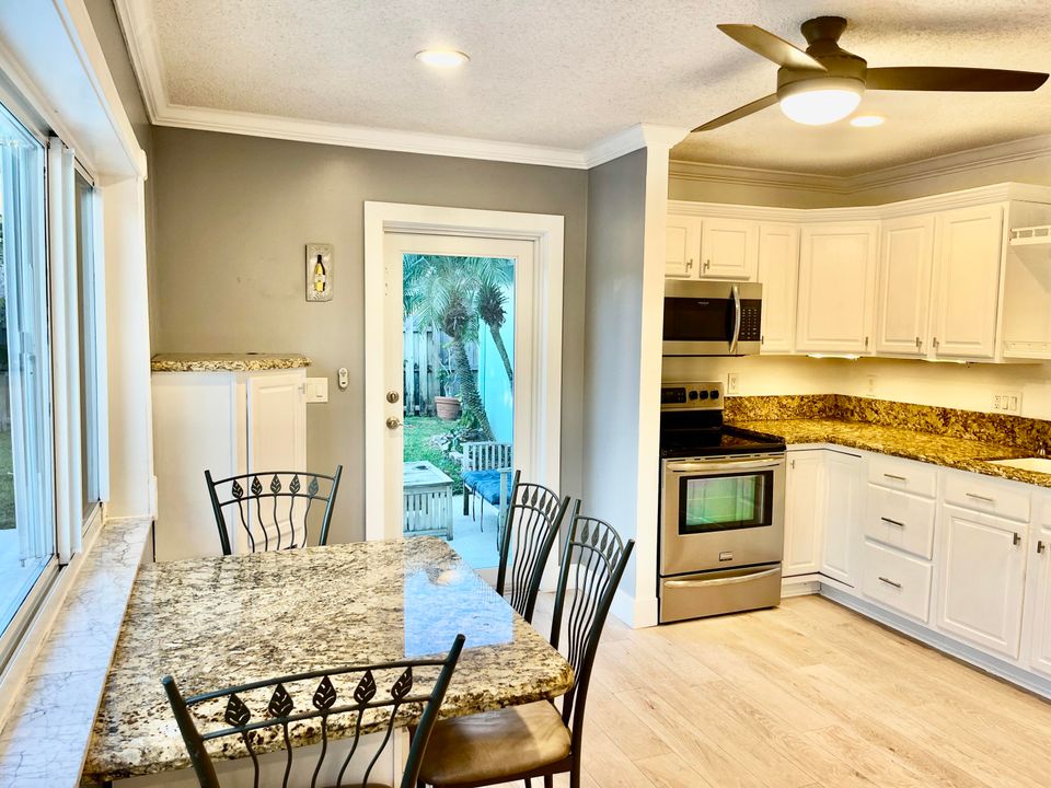 For Rent: $4,800 (4 beds, 2 baths, 1913 Square Feet)