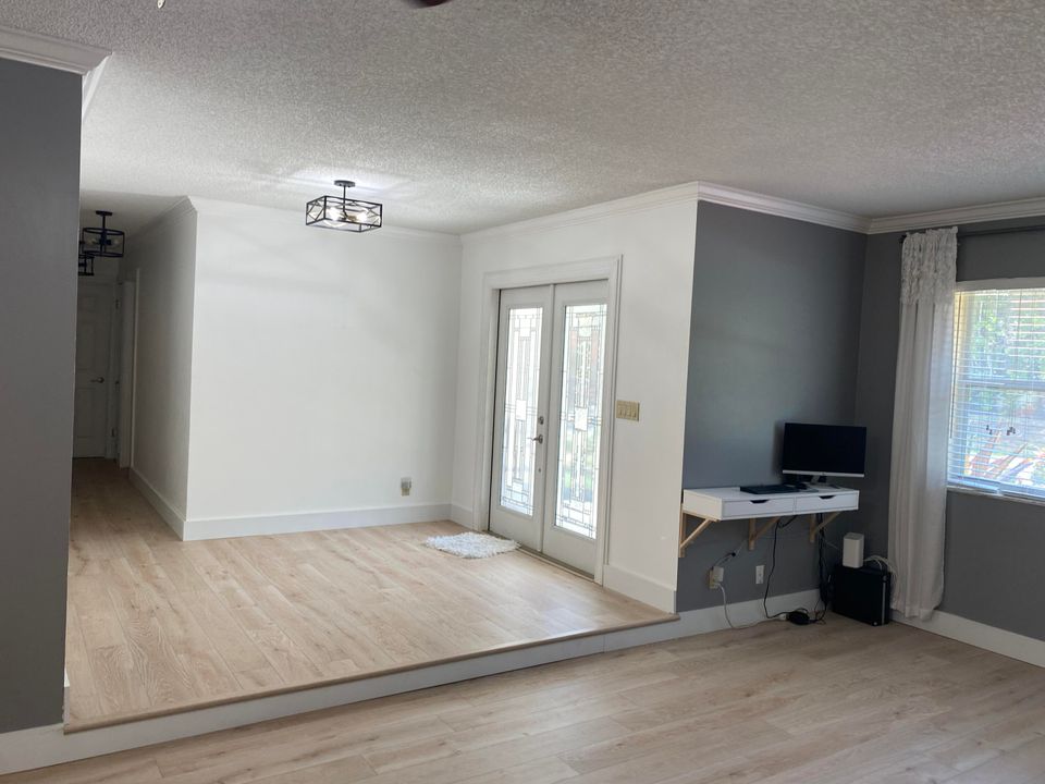 For Rent: $4,800 (4 beds, 2 baths, 1913 Square Feet)