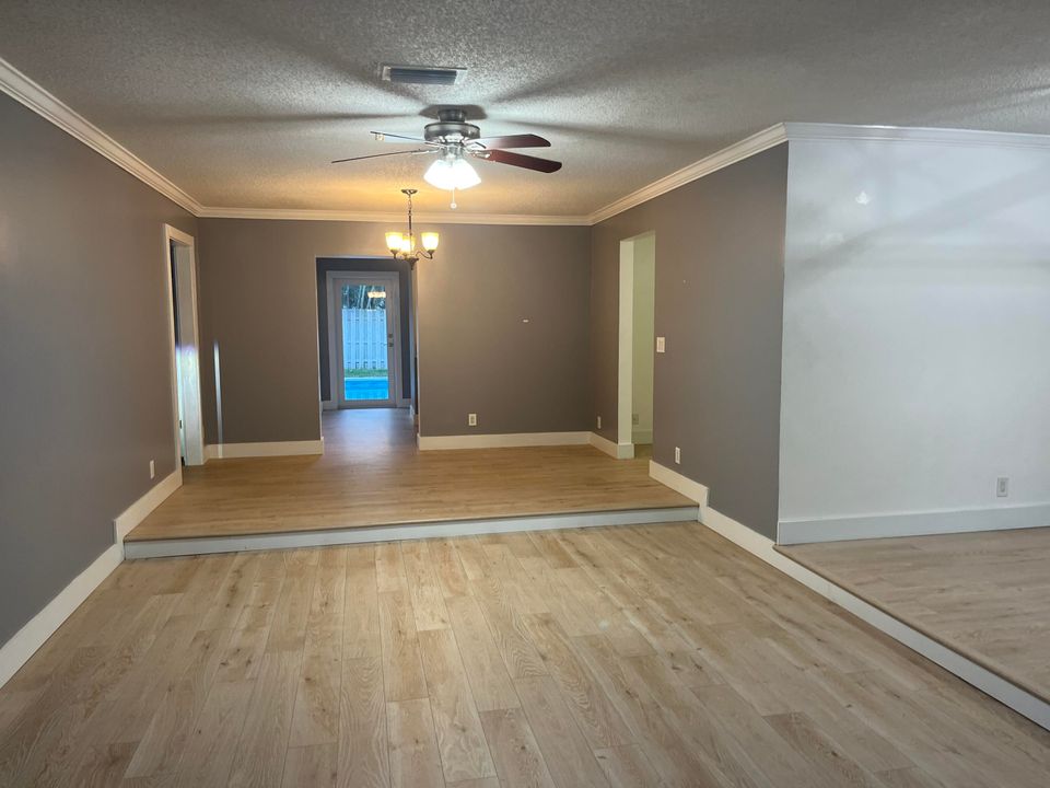 For Rent: $4,800 (4 beds, 2 baths, 1913 Square Feet)