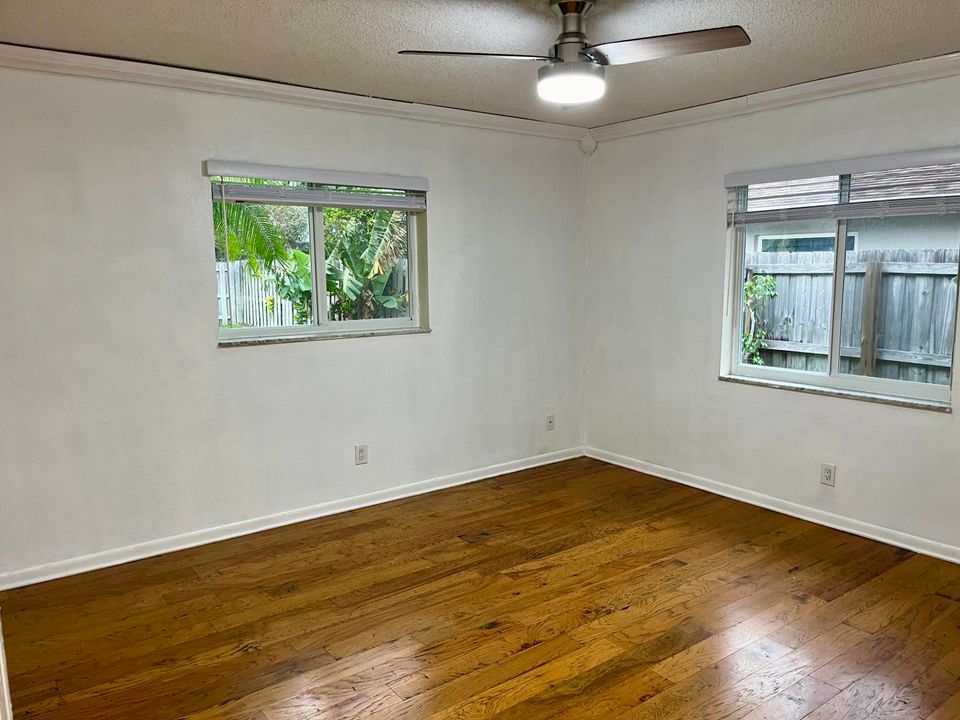 For Rent: $4,800 (4 beds, 2 baths, 1913 Square Feet)