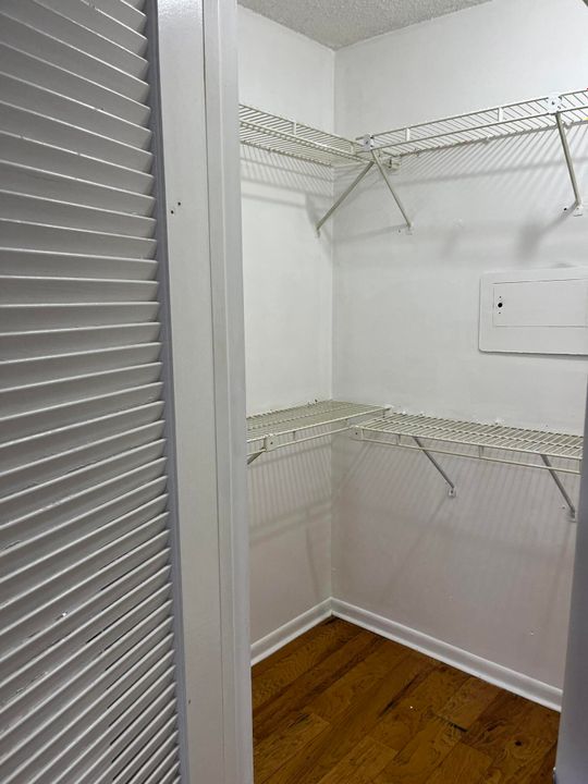 For Rent: $4,800 (4 beds, 2 baths, 1913 Square Feet)