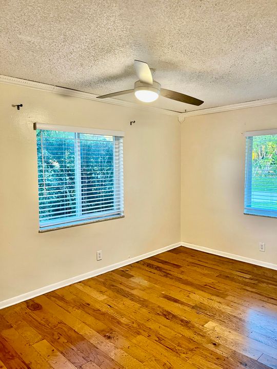 For Rent: $4,800 (4 beds, 2 baths, 1913 Square Feet)