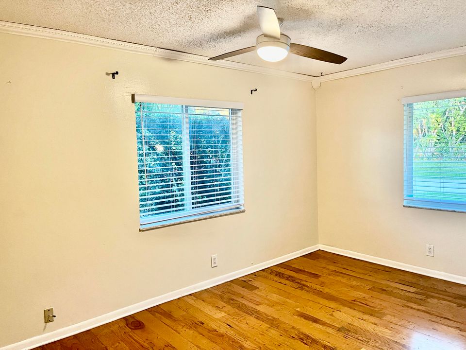 For Rent: $4,800 (4 beds, 2 baths, 1913 Square Feet)