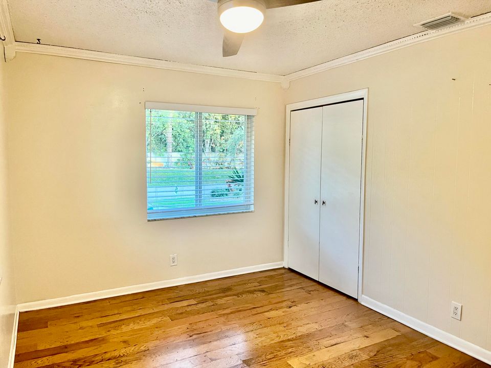 For Rent: $4,800 (4 beds, 2 baths, 1913 Square Feet)