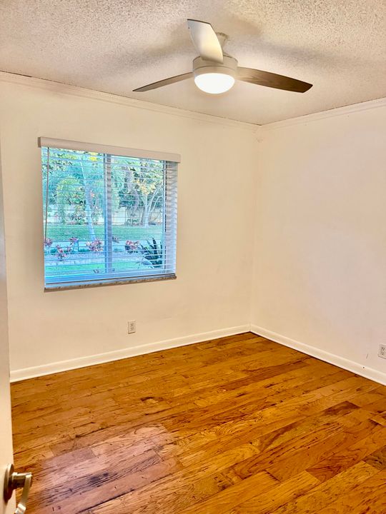 For Rent: $4,800 (4 beds, 2 baths, 1913 Square Feet)