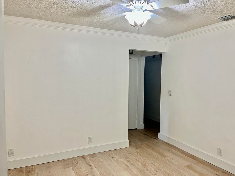 For Rent: $4,800 (4 beds, 2 baths, 1913 Square Feet)