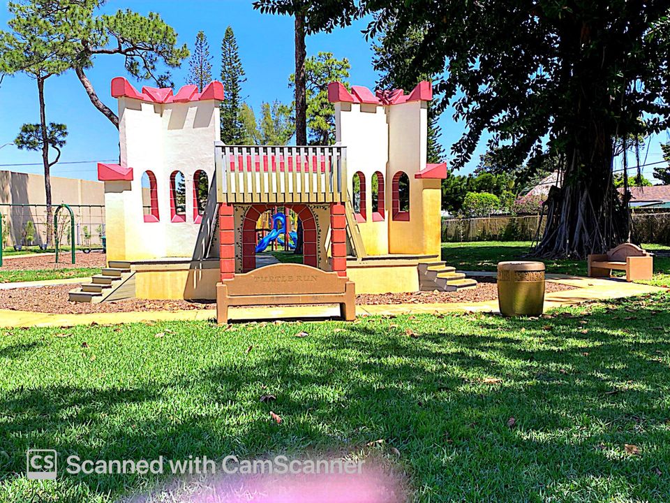 For Rent: $4,800 (4 beds, 2 baths, 1913 Square Feet)