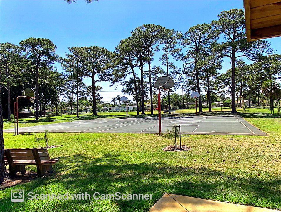 For Rent: $4,800 (4 beds, 2 baths, 1913 Square Feet)