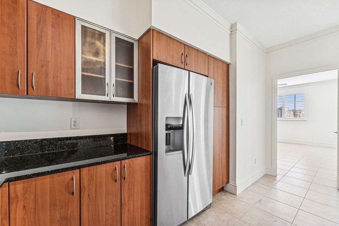 出租: $3,200 (2 贝兹, 2 浴室, 1082 平方英尺)