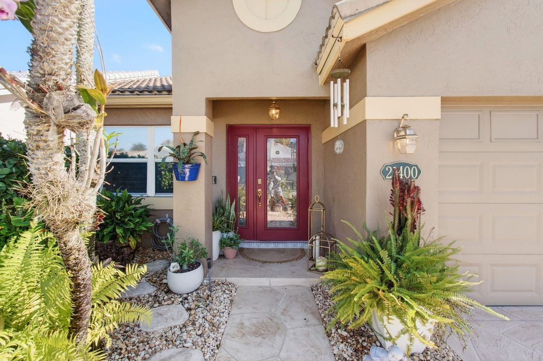 For Sale: $649,999 (3 beds, 2 baths, 1565 Square Feet)