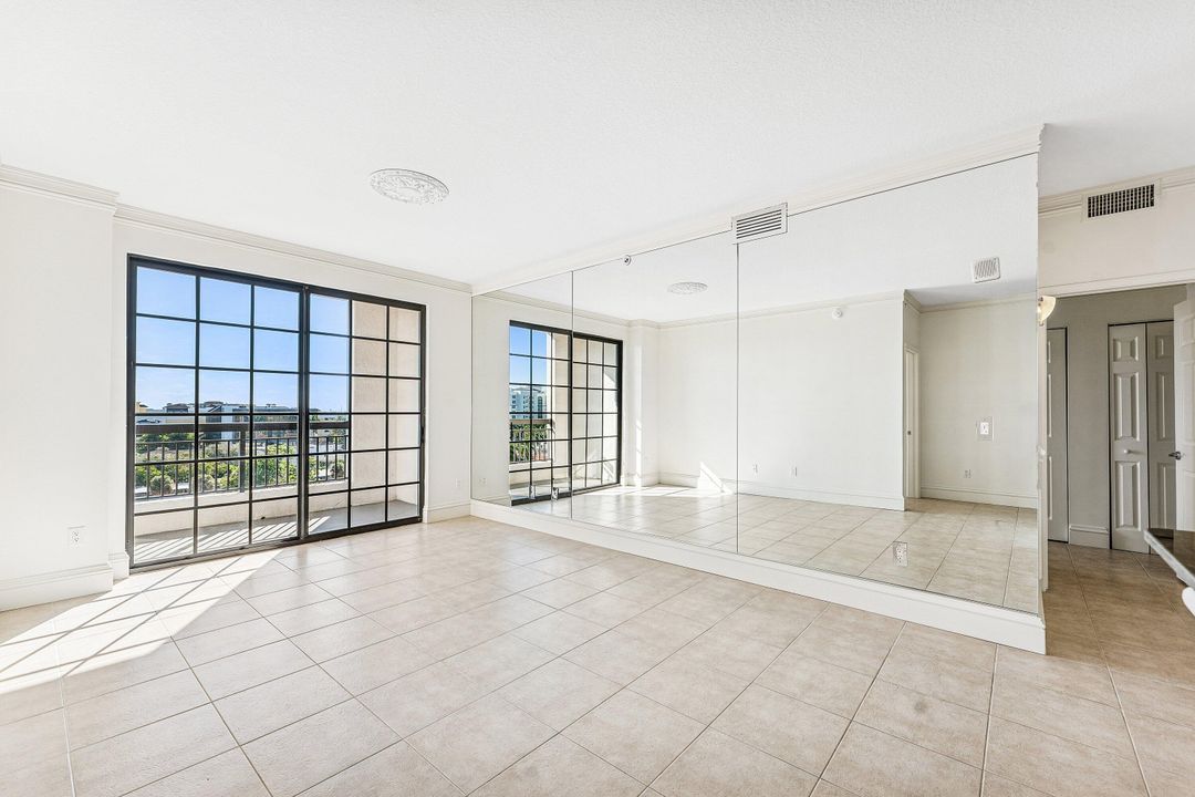 出租: $3,200 (2 贝兹, 2 浴室, 1082 平方英尺)