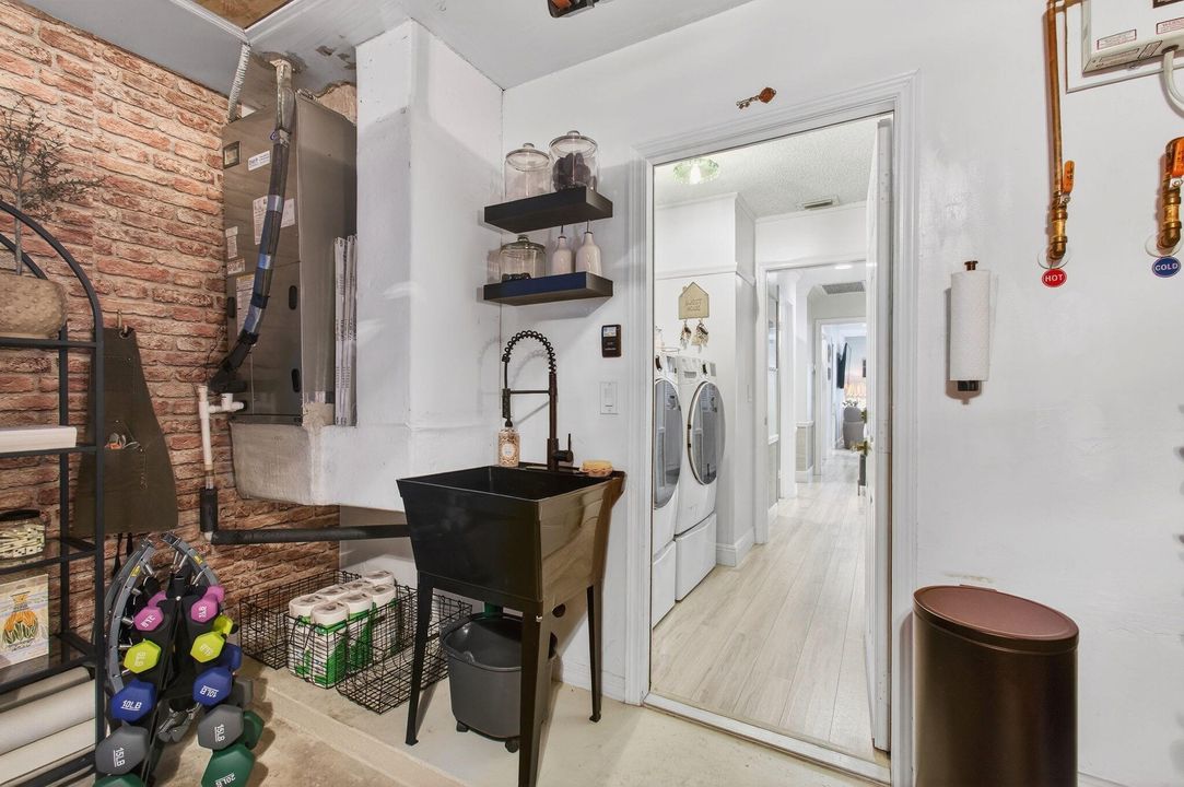 For Sale: $649,999 (3 beds, 2 baths, 1565 Square Feet)