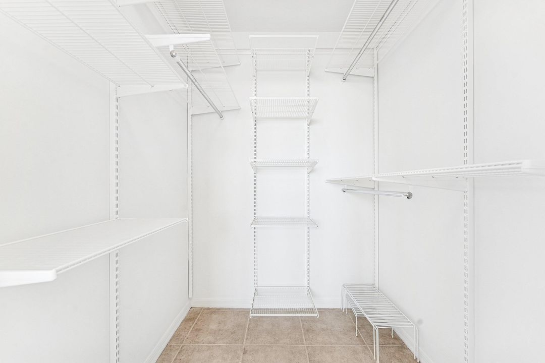 出租: $3,200 (2 贝兹, 2 浴室, 1082 平方英尺)