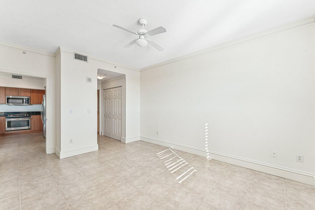 出租: $3,200 (2 贝兹, 2 浴室, 1082 平方英尺)